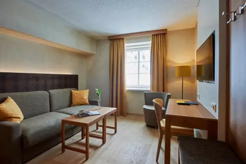 03_hotel-apres-post_suite-postmeister_sofa