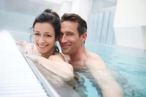 01_hotel-apres-post_paar_pool